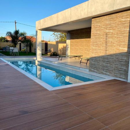 גאבורון Gabz Airport Inn מראה חיצוני תמונה