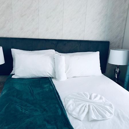 גאבורון Gabz Airport Inn מראה חיצוני תמונה