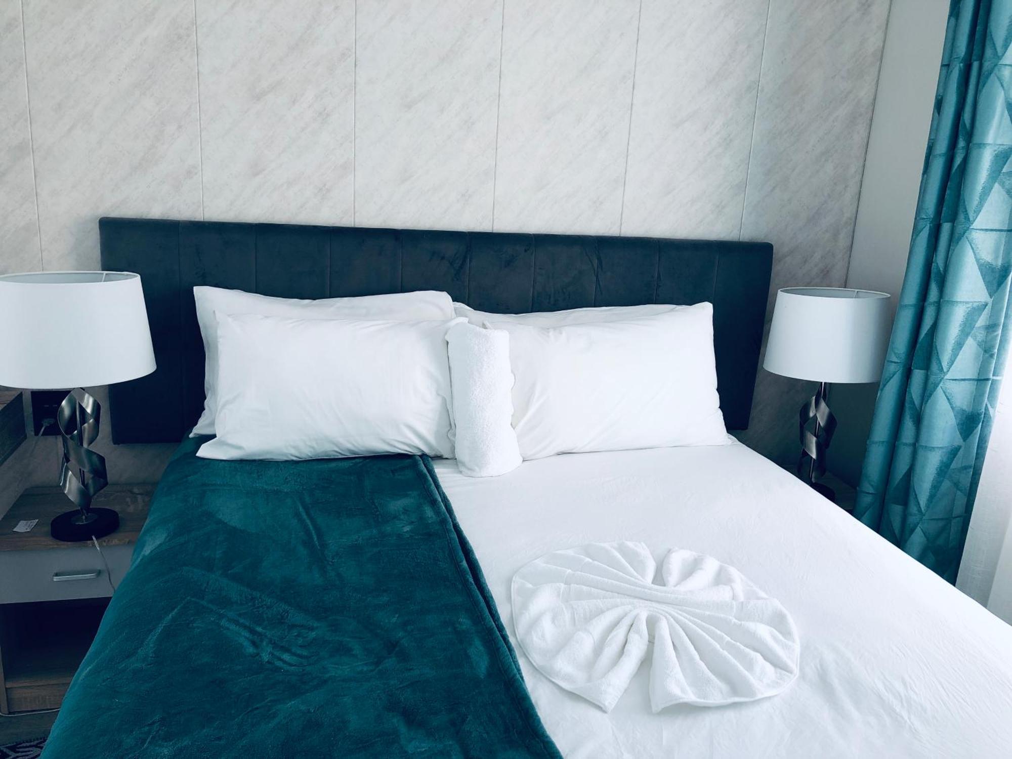 גאבורון Gabz Airport Inn מראה חיצוני תמונה