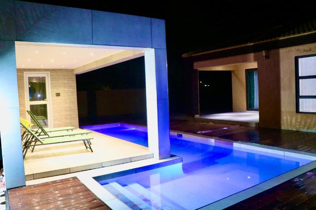 גאבורון Gabz Airport Inn מראה חיצוני תמונה