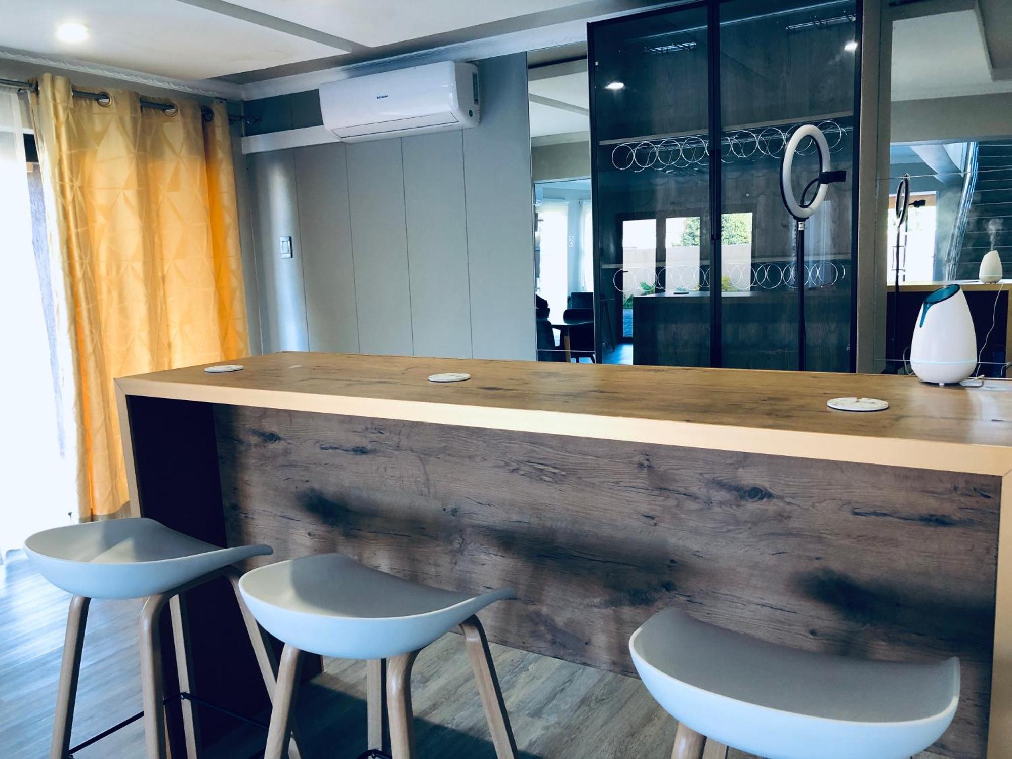 גאבורון Gabz Airport Inn מראה חיצוני תמונה
