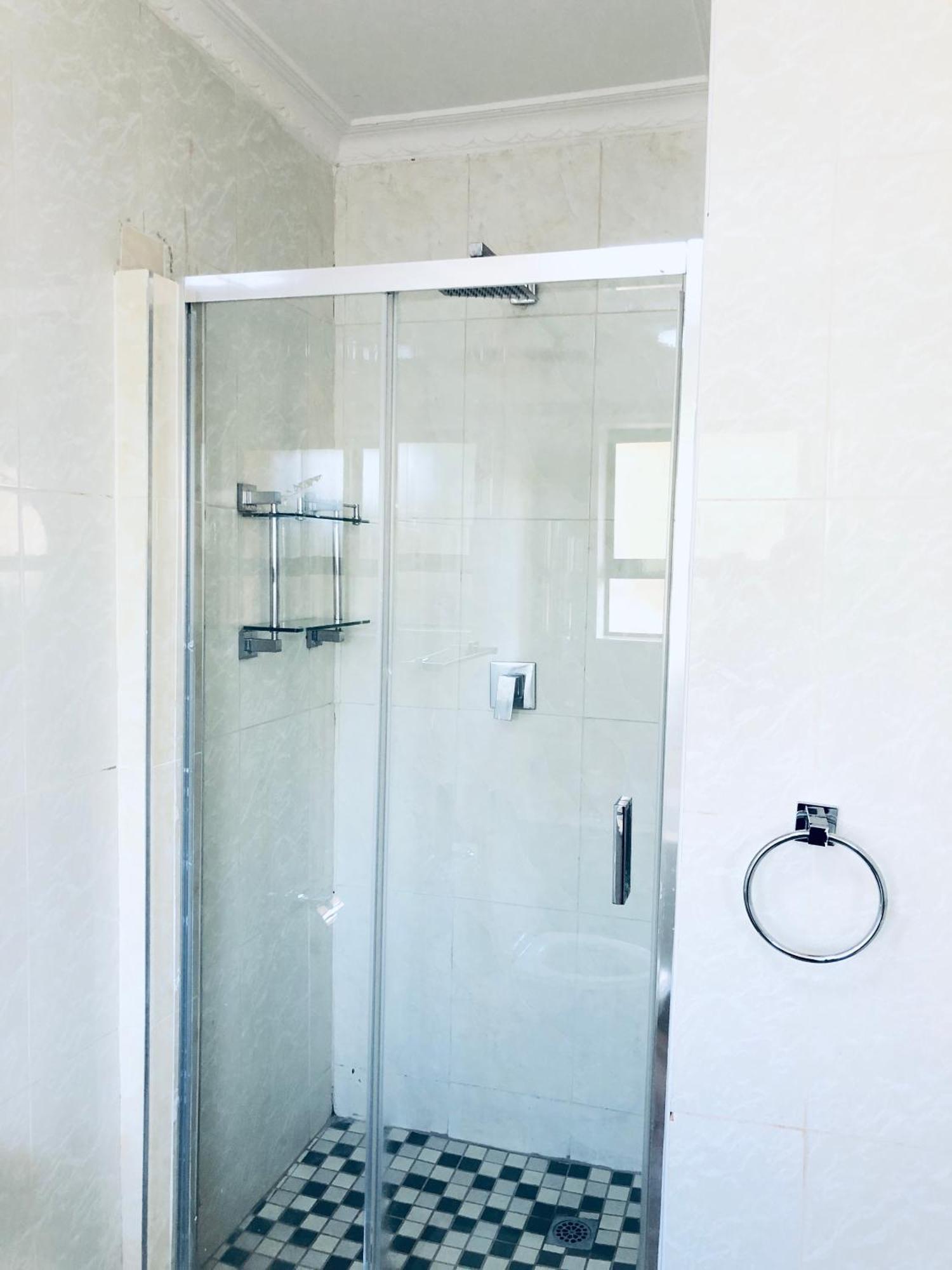 גאבורון Gabz Airport Inn מראה חיצוני תמונה